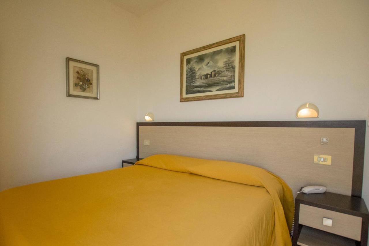 Hotel Apollonia Lido Di Savio Bagian luar foto
