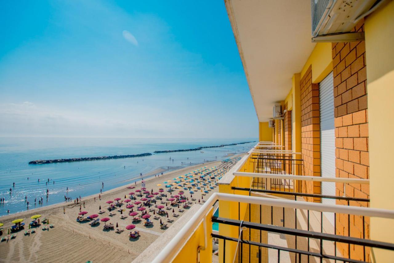 Hotel Apollonia Lido Di Savio Bagian luar foto