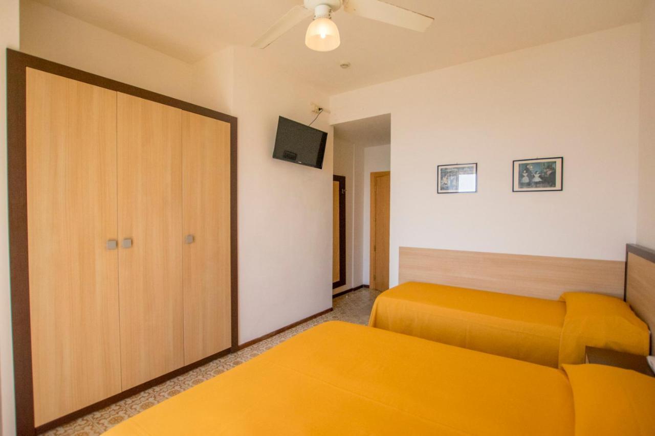 Hotel Apollonia Lido Di Savio Bagian luar foto
