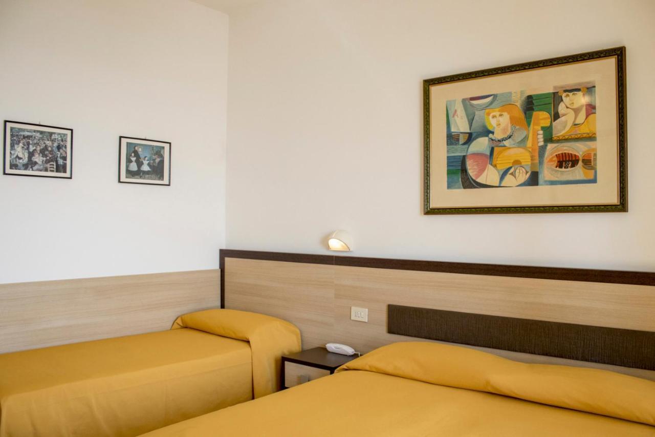 Hotel Apollonia Lido Di Savio Bagian luar foto
