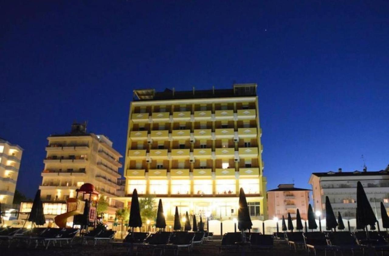 Hotel Apollonia Lido Di Savio Bagian luar foto